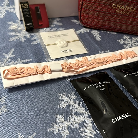 NEW Chanel Tweed Limited Edition Holiday red gold Beauty MakeUp Cosmetic Bag Red - Picture 9 of 11